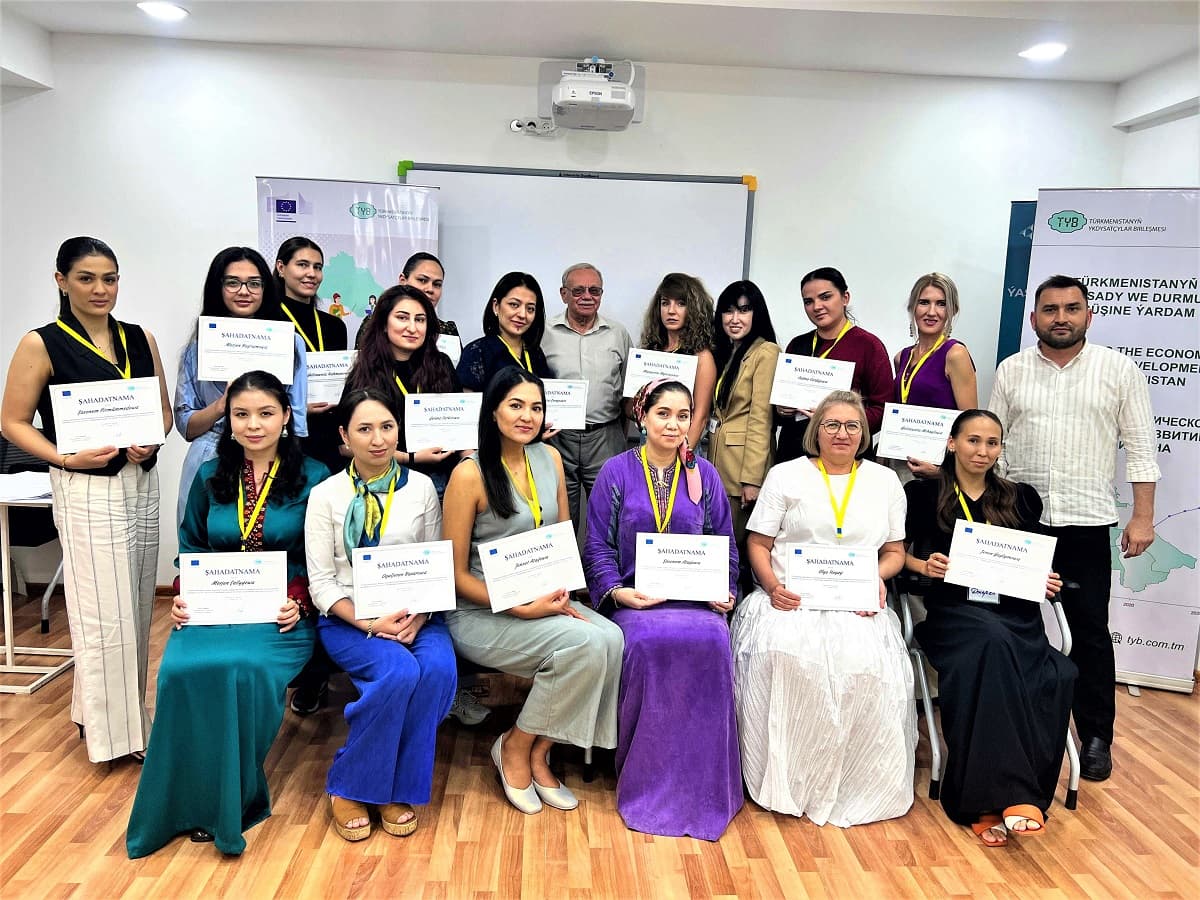 turkmenistanda-zenan-telekeciligi-boyunca-okuw-maksatnama-gatnasyjylara-sertifikatlar-gowsuryldy