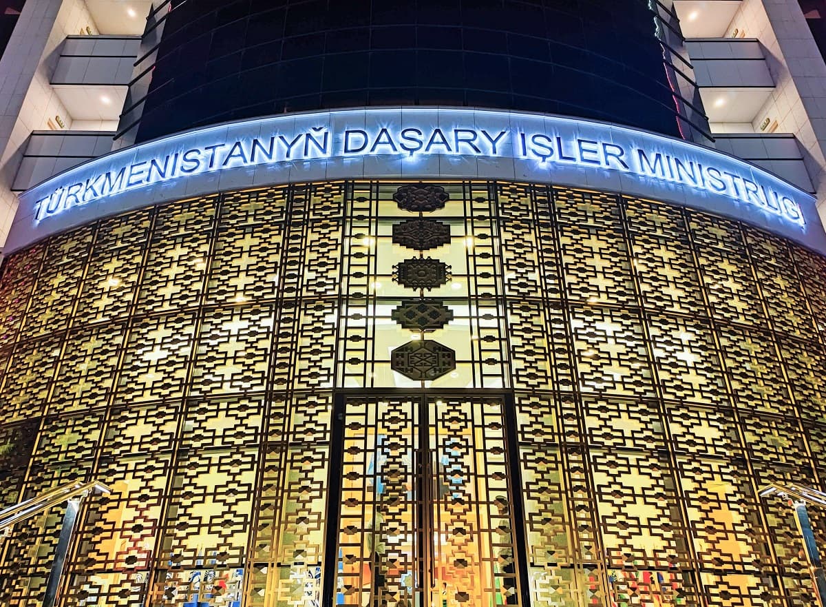 rasid-meredow-malayziyanyn-we-ugandanyn-dasary-isler-ministrleri-bilen-telefon-arkaly-sohbetdeslik-gecirdi