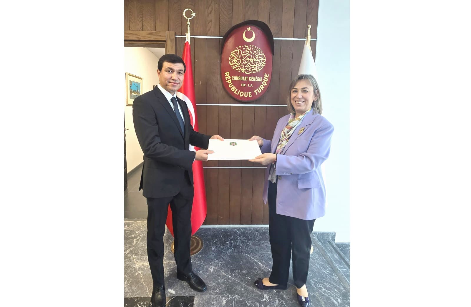 turkmenistanyn-stambul-saherindaki-bas-konsuly-konsullyk-patentini-gowsurdy