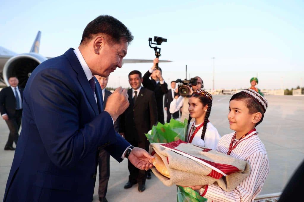 nachalsya-gosudarstvennyj-vizit-prezidenta-mongolii-v-turkmenistan