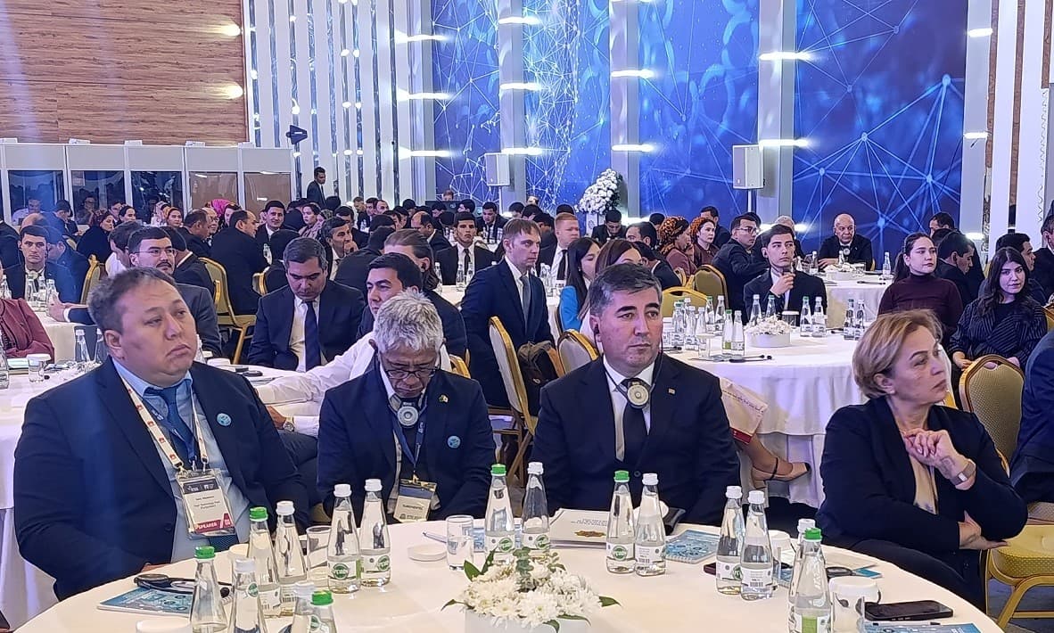 turkmentel-ministr-svyazi-startup-forum-it-park