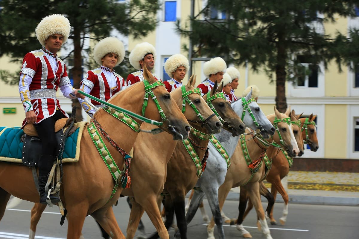 baku-expecting-world-renowned-galkynysh-national-equestrian-games-group