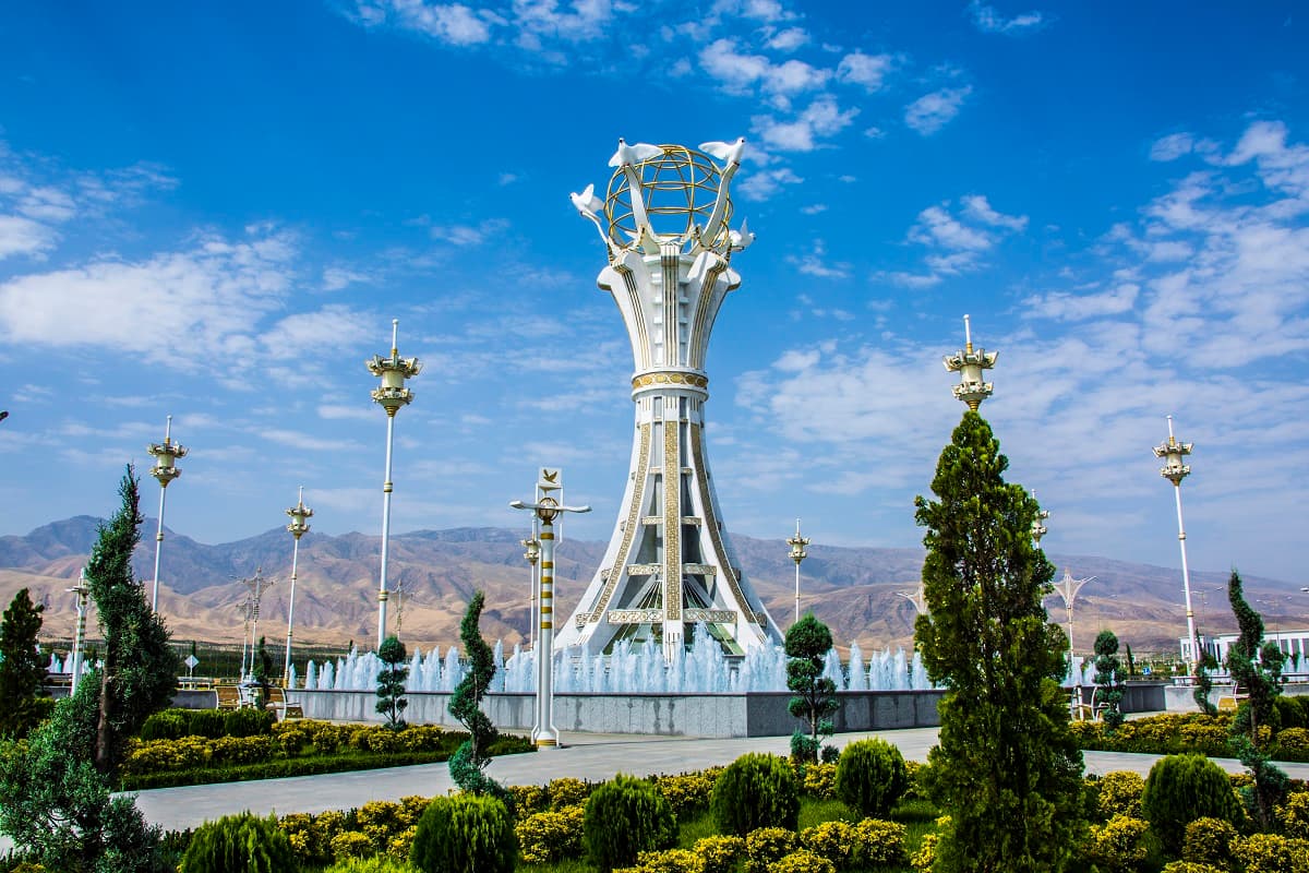 ashgabat-hosts-distinguished-guests-international-forum-and-celebrations-honor-neutrality