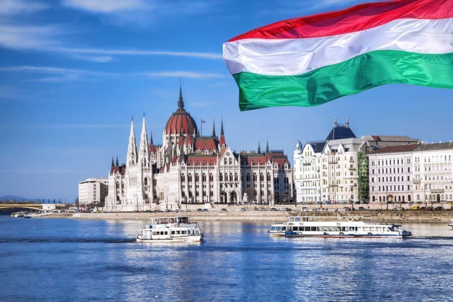 Wengriýada okamak isleýän Türkmenistanyň raýatlaryndan resminamalar kabul edilýär