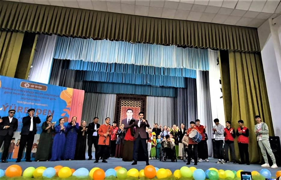 kalplar-bile-sazlasanda-maryda-ruhlandyryjy-inklyuziw-konserti-gecirildi