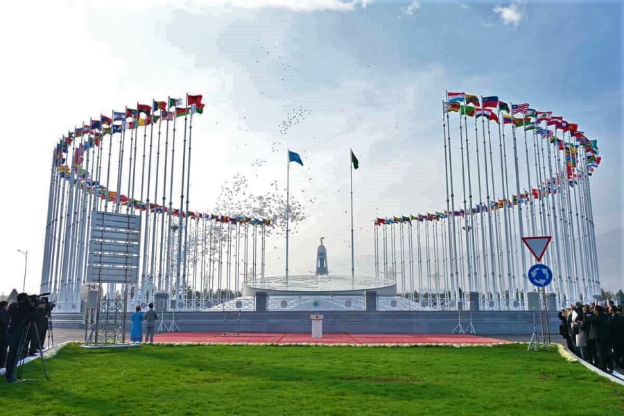 Aşgabat parahatçylyk forumy: Türkmenistanyň Prezidenti wekiliýetleriň ýolbaşçylary bilen duşuşdy