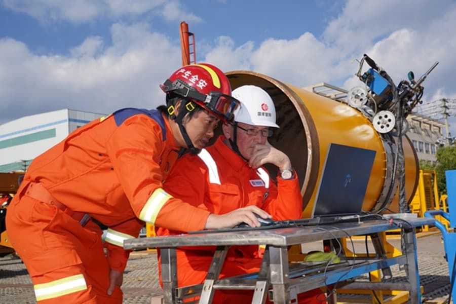 turkmenistanyn-we-hhr-nyn-hunarmenleri-kunminde-energiya-koprulerine-hyzmat-etmegin-usullaryny-kamillesdirdiler