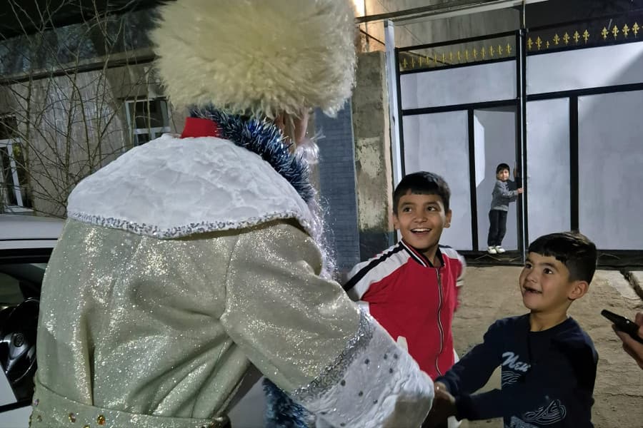 ayaz-baba-gapyny-kakyar-mary-saherinde-dap-dessur-cagalar-ucin-taze-yyl-caresini-gecirdi