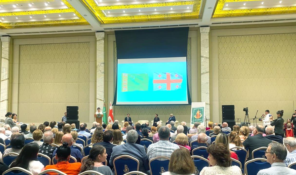 v-tbilisi-sostoyalas-prezentaciya-sbornika-stihov-mahtumkuli-na-gruzinskom-yazyke