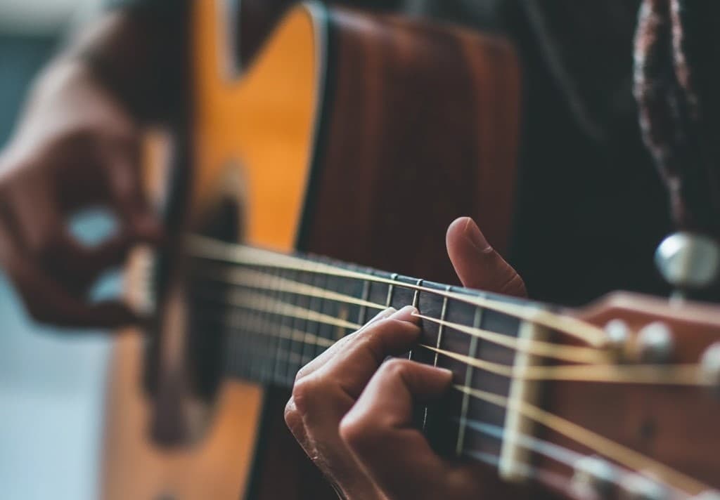 vpervye-v-turkmenistane-izdan-uchebnik-po-klassicheskoj-gitare