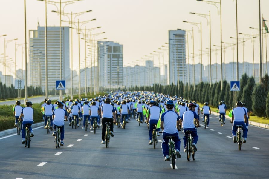 president-serdar-berdimuhamedov-led-mass-cycling-marathon-ashgabat