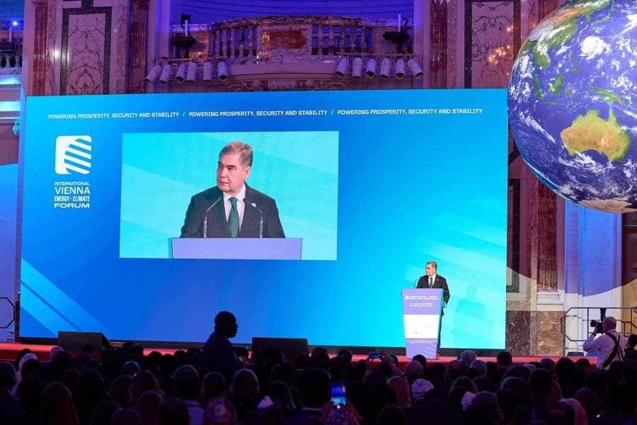 gurbanguly-berdimuhamedov-presented-global-energy-security-strategy-vienna