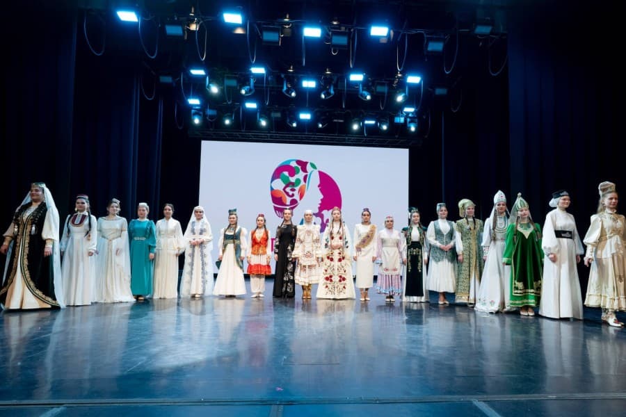 guyzde-asgabatda-tatar-kyzy-halkara-baslesiginin-jemleyji-tapgyry-geciriler