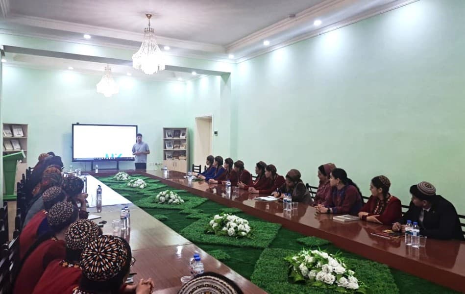 tohu-da-brendlerin-psihologiyasy-boyunca-acyk-sapak-gecirildi