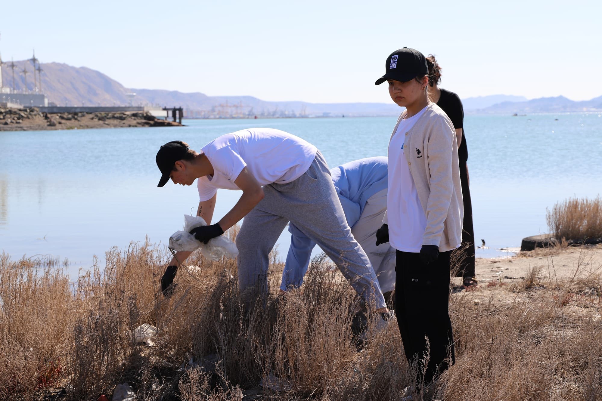 Coastal Clean-Up in Turkmenbashi Ahead of World Environment Day
