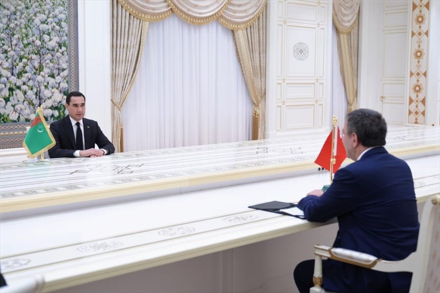 Prezident Serdar Berdimuhamedow Türkiýäniň wise-prezidenti Jewdet Ýylmazy kabul etdi