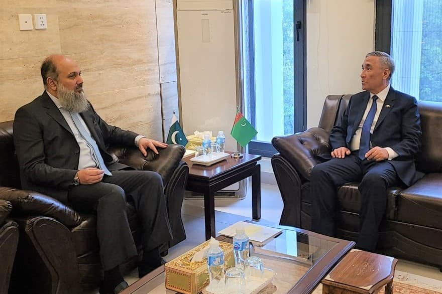 The Ambassador of Turkmenistan in Islamabad Met with the Minister of Commerce of Pakistan