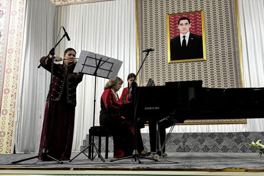 Türkmen milli konserwatoriýasyndaky konsert Ýeňiş gahrymanlarynyň hatyrasyna ýakylan saz çyragy boldy