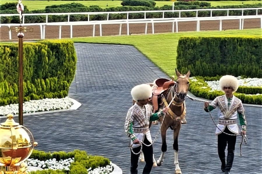 National Leader of the Turkmen People, Chairman of the Khalk Maslakhaty (People's Council), Gurbanguly Berdimuhamedov, visited the Akhal-Teke Equestrian Complex of the President of Turkmenistan, located in the foothills of the Kopetdag Mountains near Ashgabat