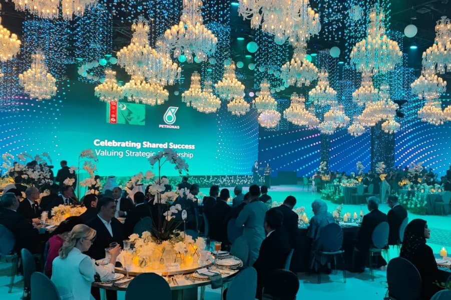 Aşgabatda Türkmenistan bilen Malaýziýanyň energetika ägirdi bolan «PETRONAS» kompaniýasynyň köp ýyllyk hyzmatdaşlygyna bagyşlanan dabaraly agşam geçirildi