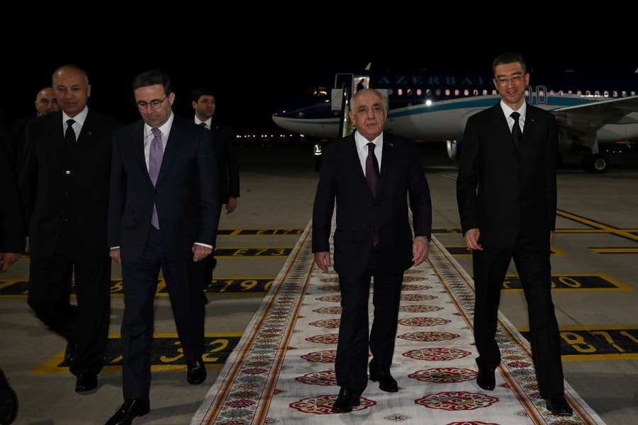 Azerbaýjan Respublikasynyň Premýer-ministri Ali Asadow iş sapary bilen Türkmenistanyň paýtagtyna geldi. Azerbaýjanyň Hökümetiniň Baştutanynyň saparynyň esasy maksady — Garaşsyz Döwletleriň Arkalaşygyna agza ýurtlaryň Hökümet Baştutanlarynyň Geňeşiniň mejlisine gatnaşmakdan ybaratdyr
