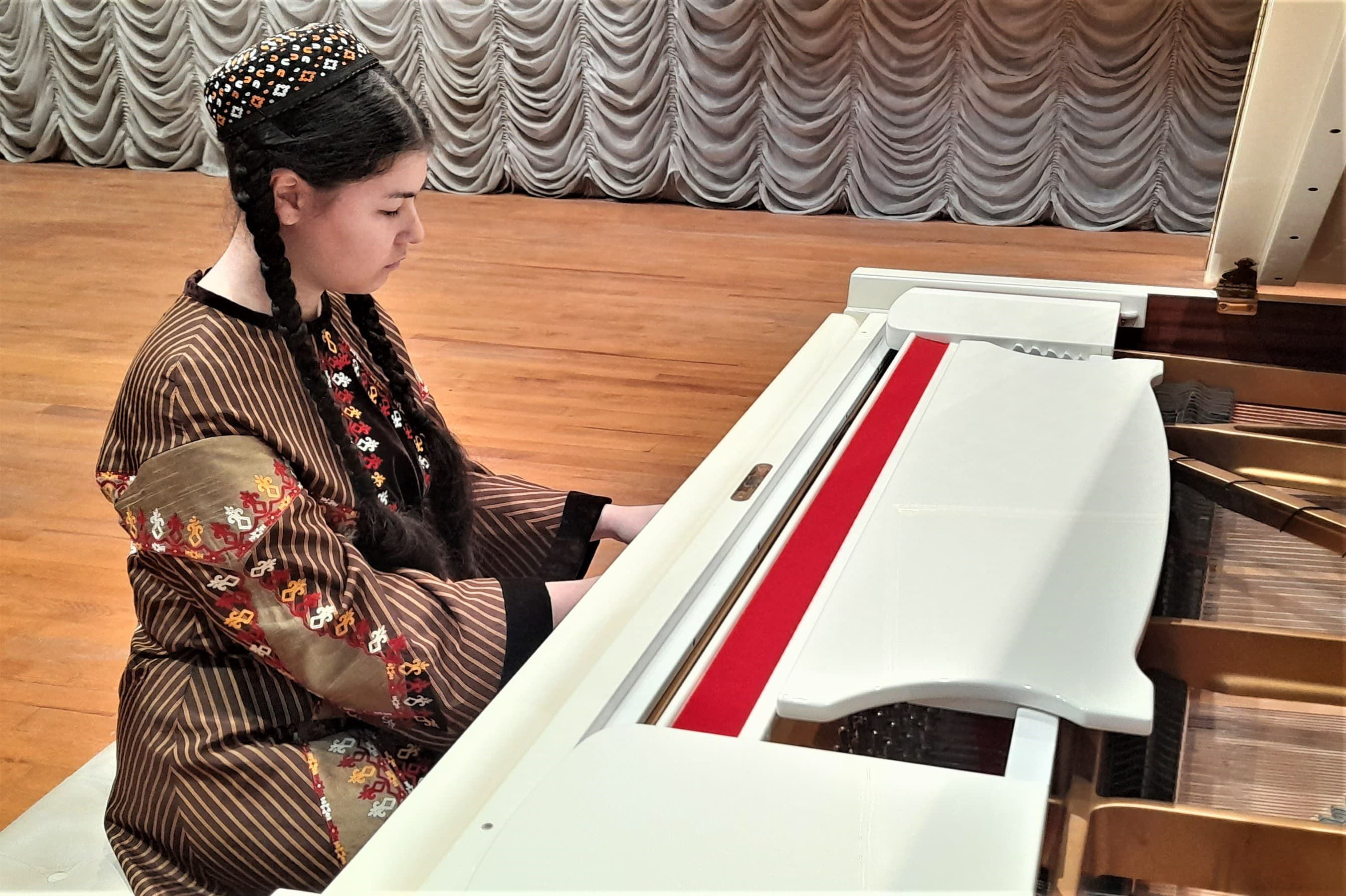 konkurs-vypusknikov-muzykalnyh-shkol-turkmenistana