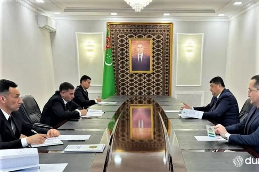 turkmenabatda-buhara-bilen-lebabyn-arasynda-alatfarap-zolagyny-ise-girizmegin-mumkincilikleri-ara-alnyp-maslahatlasyldy