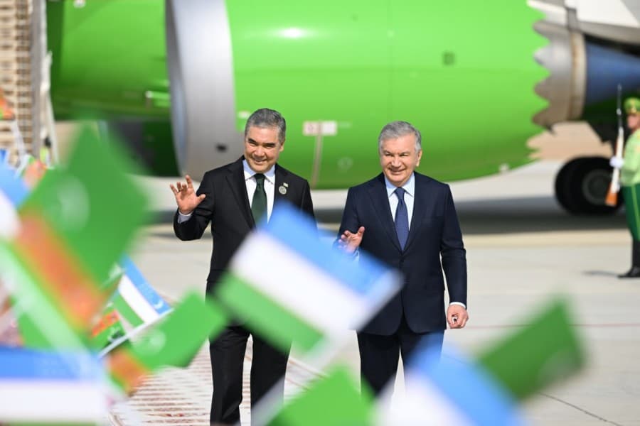 gurbanguly-berdimuhamedov-and-shavkat-mirziyoyev-held-telephone-conversation