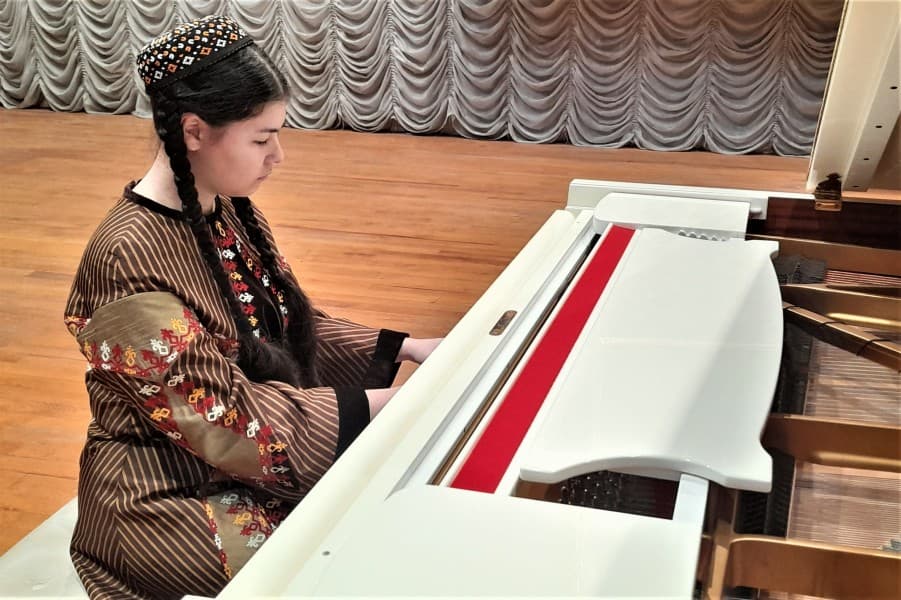 ucus-zolagy-turkmenistanda-sazcylyk-mekdeplerinin-ucurymlarynyn-baslesigi-nahili-gecdi