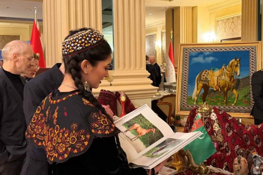 wenada-nowruz-bayramy-diplomatlary-we-gundogar-dap-dessurlaryny-birlesdirdi