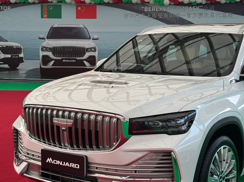 oficialnye-postavki-geely-v-turkmenistane-ot-distribyucii-k-modelnoj-ekspozicii