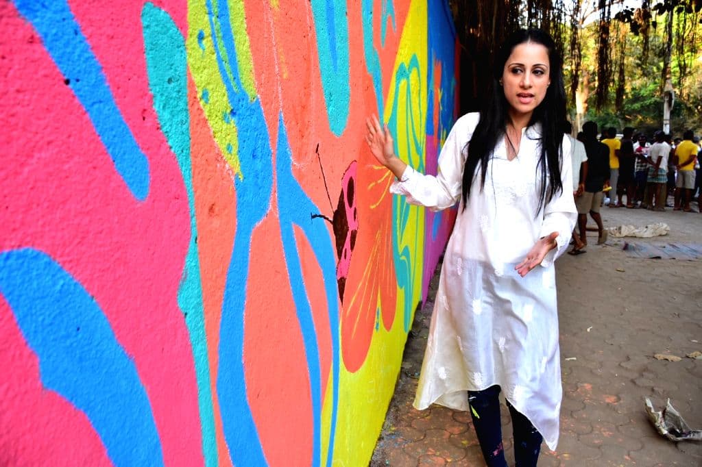 million-dollars-street-school-how-indian-artist-turned-slums-textbooks