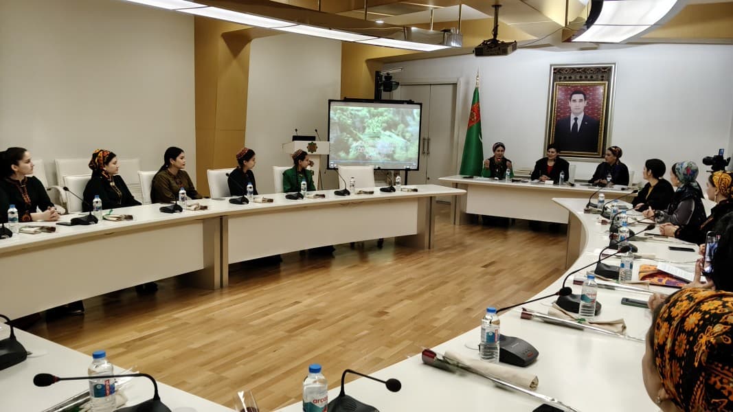 zenan-we-tebigat-halkara-zenanlar-guni-mynasybetli-doredijilik-dususygy-gecirildi