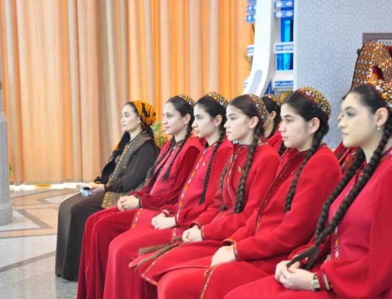 hgi-de-butindunya-sygryyet-guni-we-halkara-nowruz-guni-mynasybetli-doredijilik-festiwaly-gecirildi