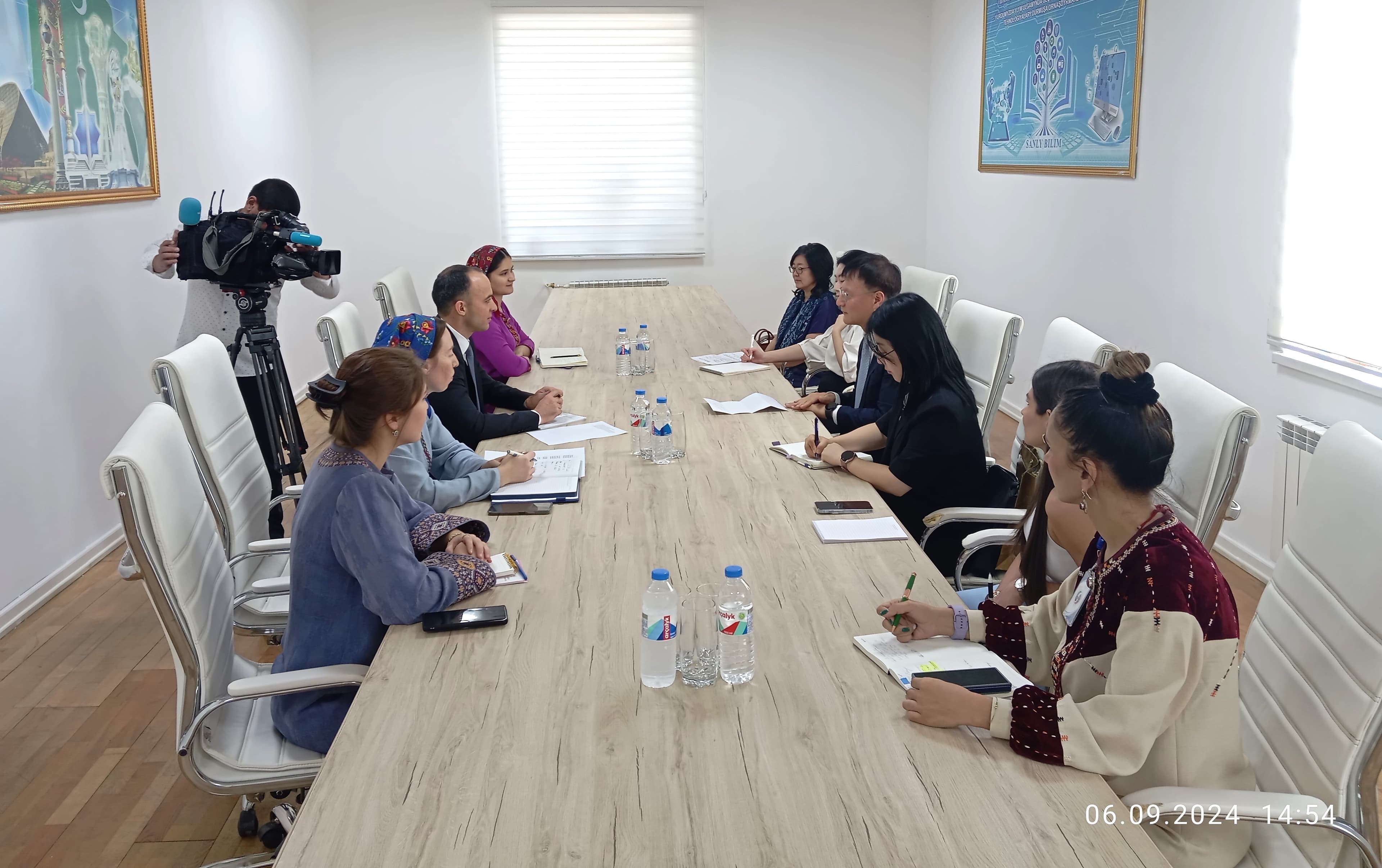 bilim-ulgamyny-kamillesdirmekde-turkmen-korey-hyzmatdaslygy-osdurilyar