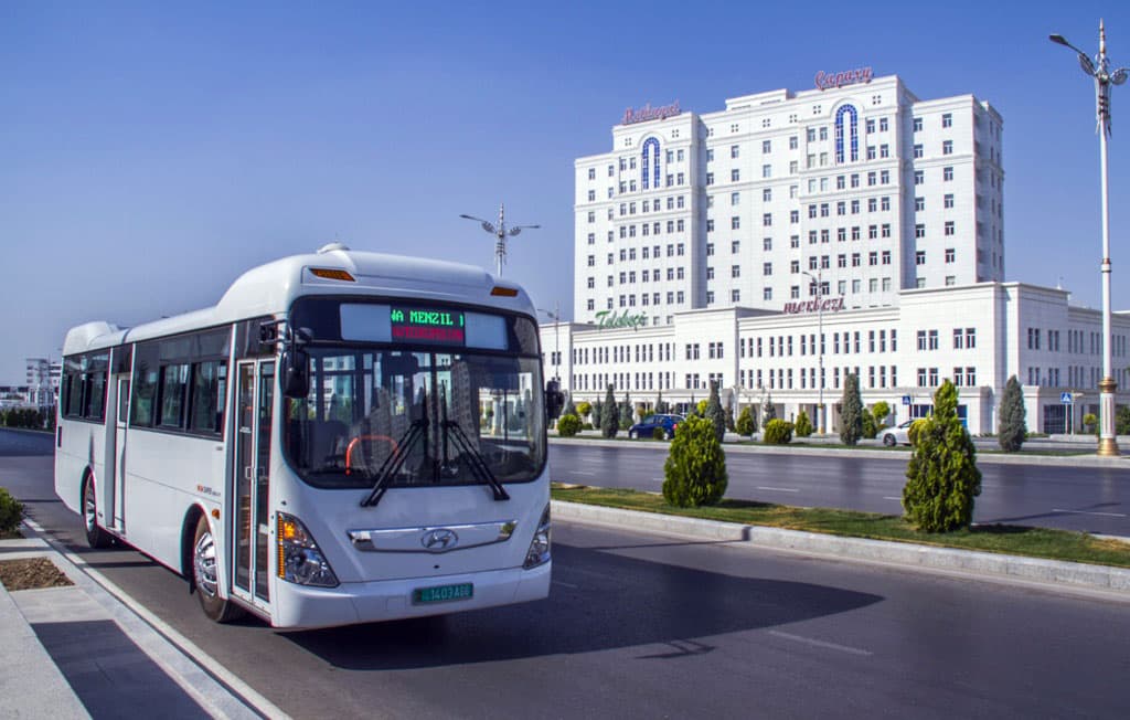 Возобновлена онлайн-продажа билетов на междугородние автобусы в Туркменистане