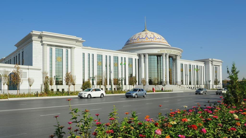 Семь вузов Туркменистана переведут на хозрасчет с 1 сентября