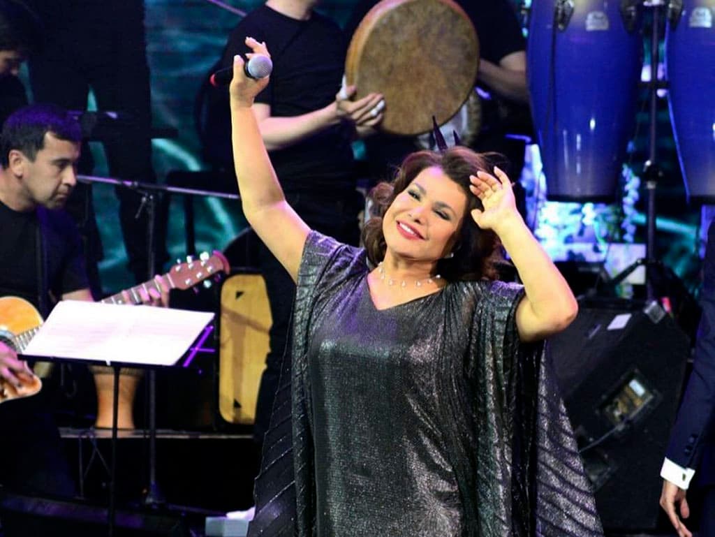 yulduz-usmanova-spoet-na-koncerte-v-avaze