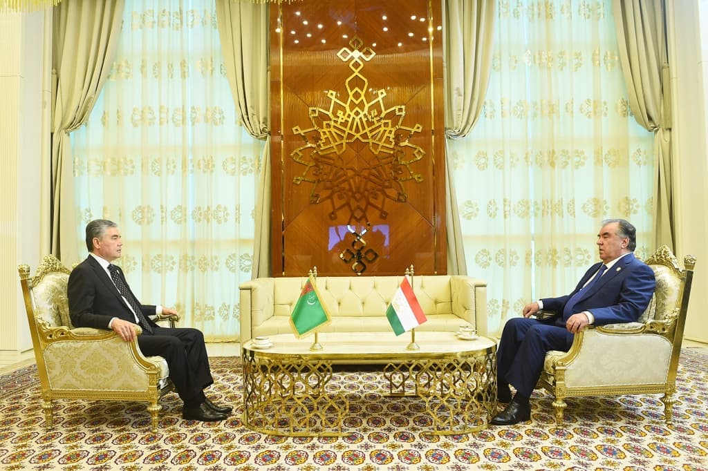 Rahmon invites Berdimuhamedov to be Guest of Honor at SCO summit