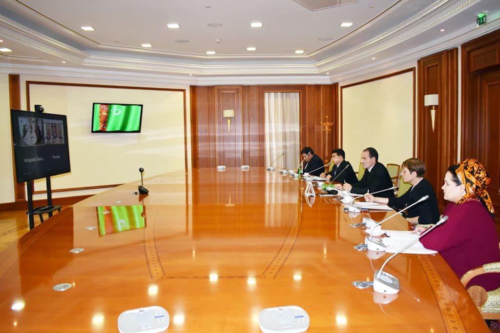 v-minfine-obsudili-perspektivy-sotrudnichestva-turkmenistan-s-fondovoj-birzhej-armenii