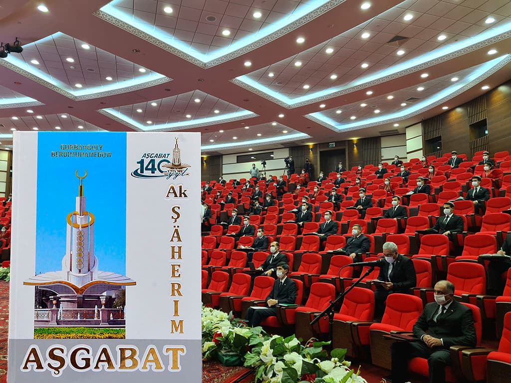 literaturnaya-diplomatiya-kniga-belyj-gorod-ashhabad-vyshla-na-tureckom-yazyke