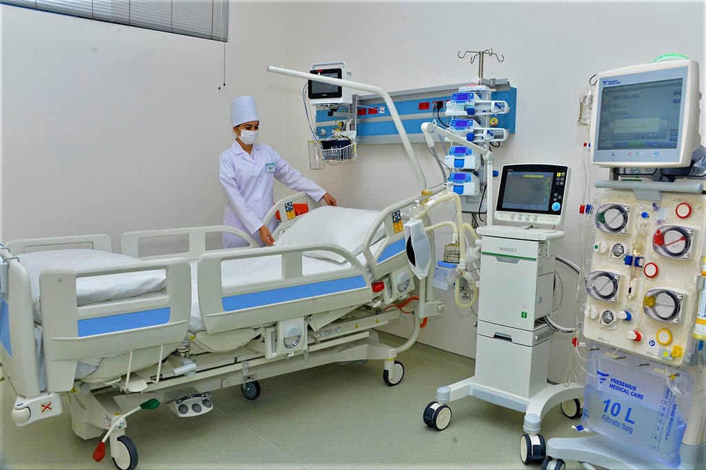 The head of Turkmenistan inspected he building of the multifield hospital in Turkmenbashi
