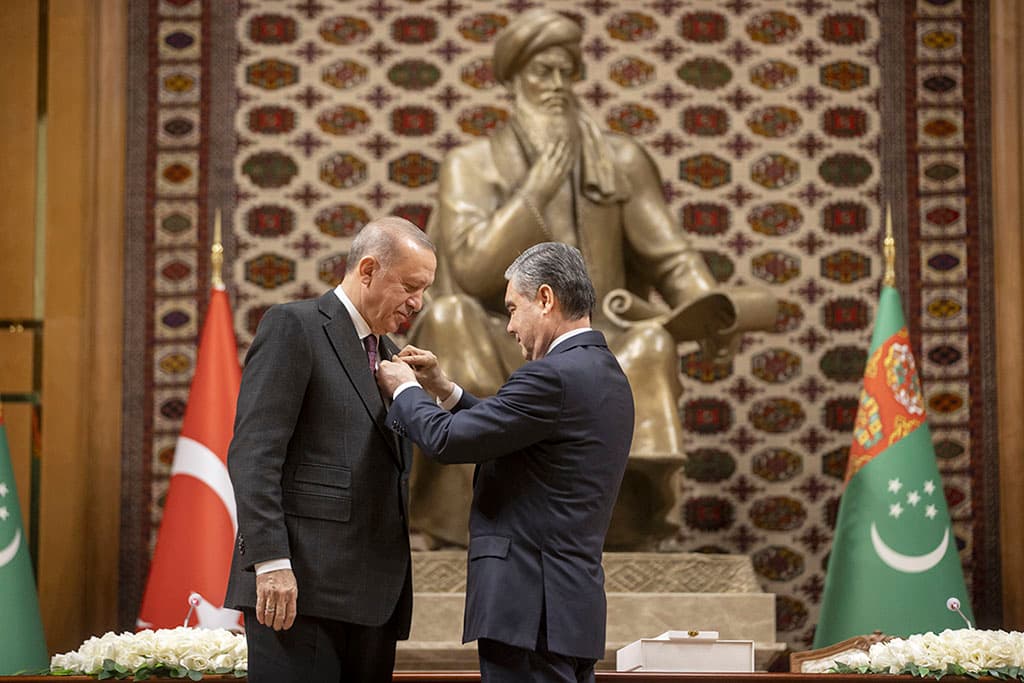 erdogan-udostoen-ordena-za-lichnyj-vklad-v-sotrudnichestvo-turkmenistana-i-turcii