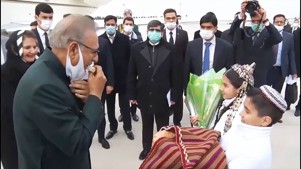 The President of Pakistan arrived in Turkmenistan for participation in the 15th ECO summit