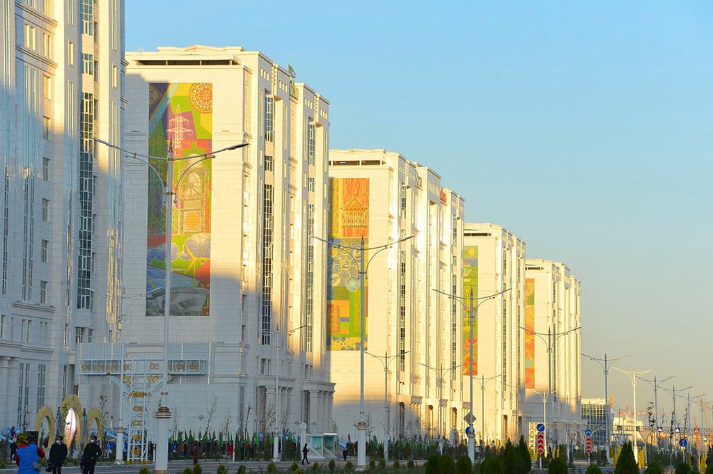 berdymuhamedov-ukazal-na-neobhodimost-reformirovaniya-strojindustrii-turkmenistana