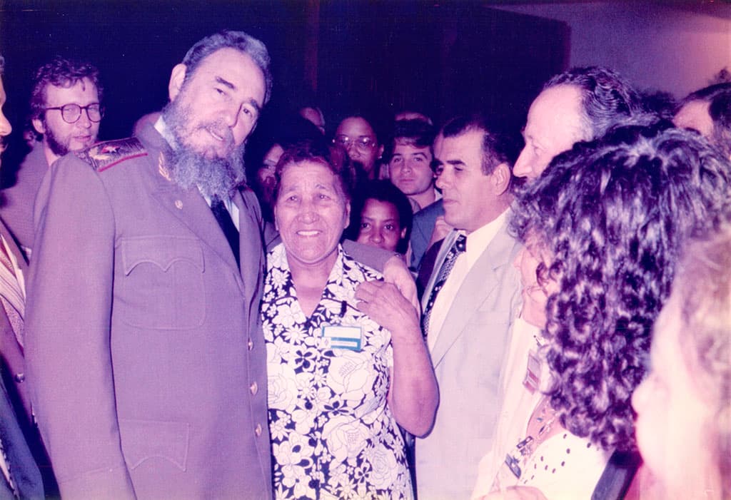 istoriya-odnoj-fotografii-turkmenskaya-aktrisa-i-fidel-kastro