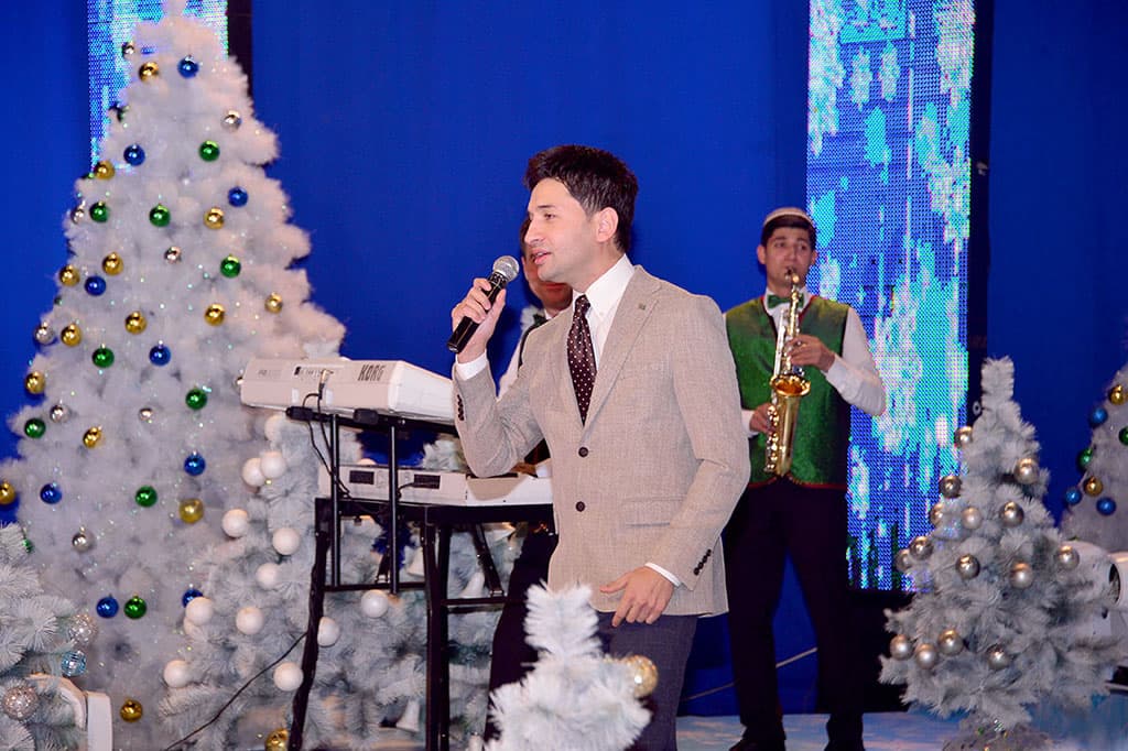 begench-charyev-pobeditel-estradnogo-konkursa-turkmenistana-zvezda-goda-2021