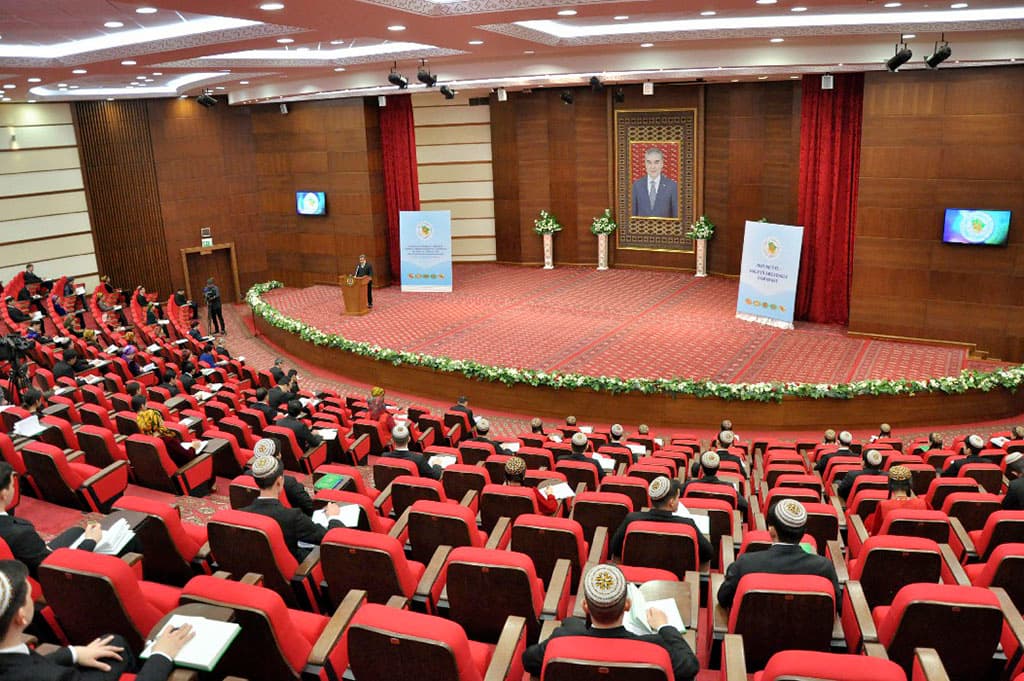 mirolyubie-dvigatel-turkmenskoj-diplomatii