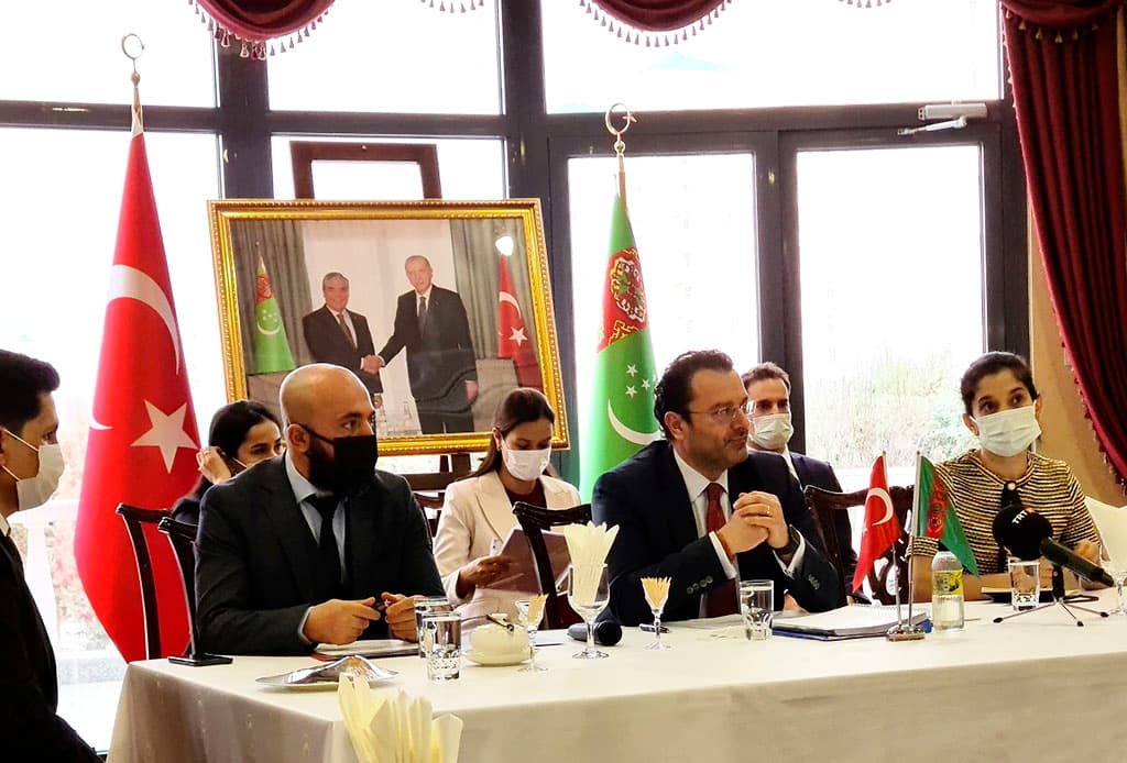 turkmenskij-eksport-v-turciyu-vyros-na-50-posol