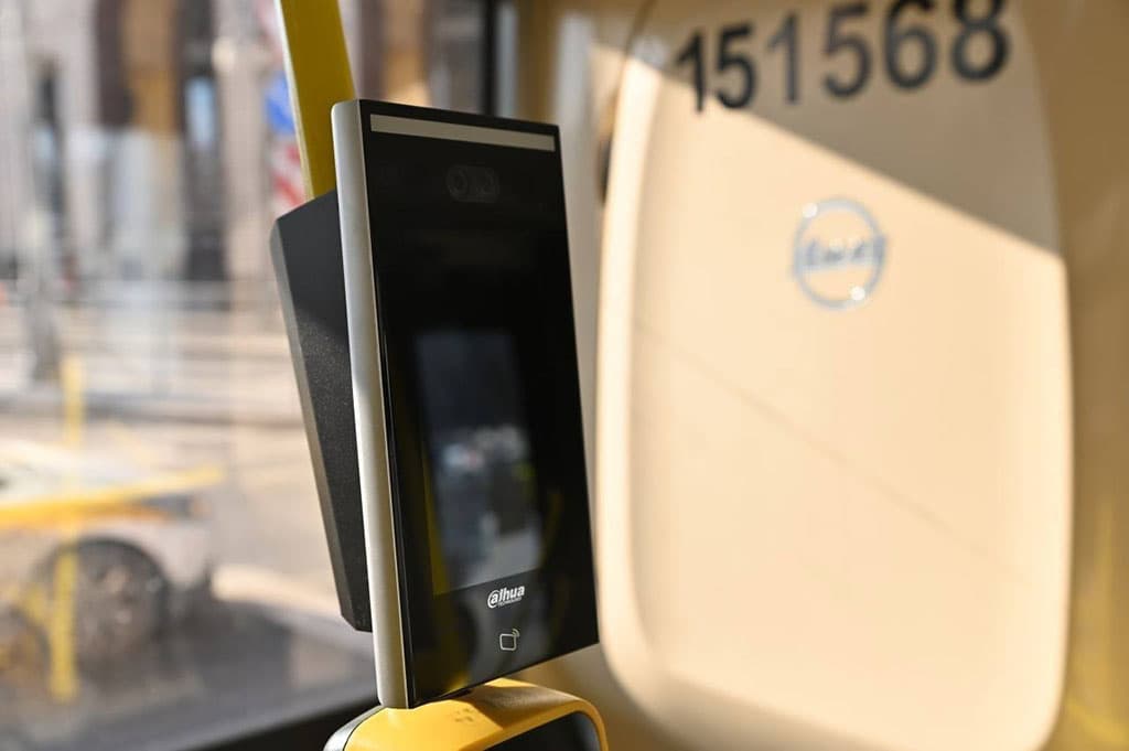 В наземном транспорте Москвы скоро заработает система оплаты Face Pay